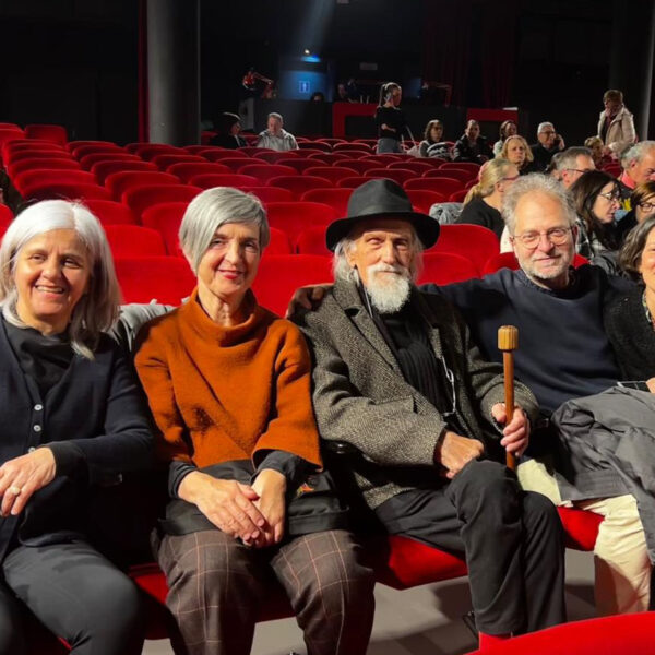 Retrouvailles a teatro a Trieste. I vecchi sodali di Ipotesi Cinema: Ana Maria del Grande, Fredo Valla con Leda, Rodolfo Bisatti con Veronica